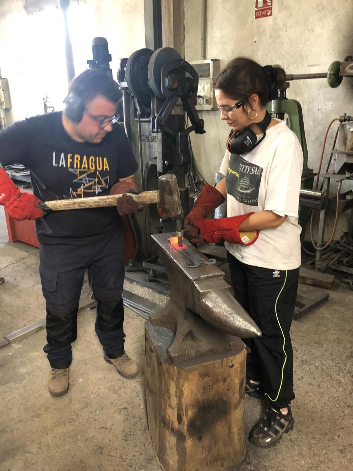 fotos de alumnos de la Masterclass de forja artística