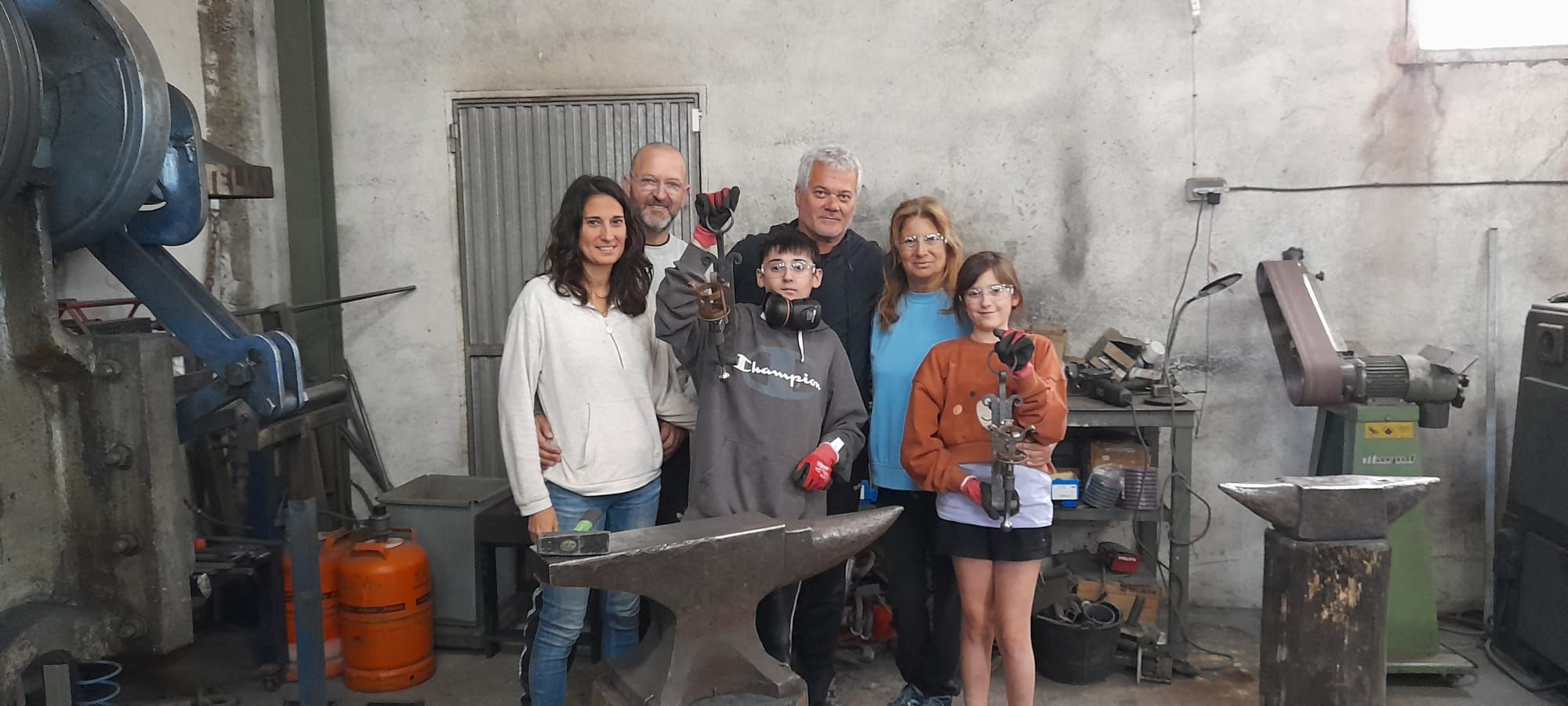 fotos de alumnos de la Masterclass de forja artística