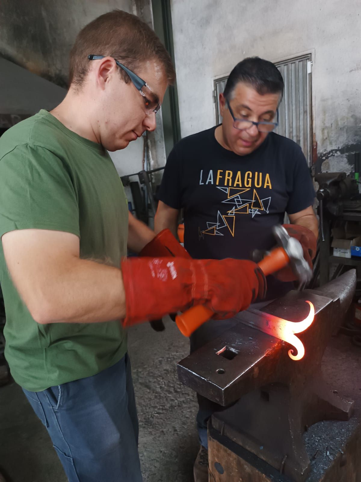 fotos de alumnos de la Masterclass de forja artística