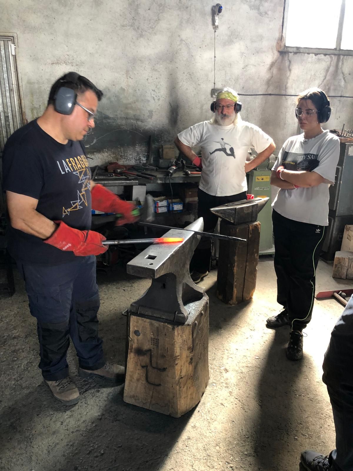 fotos de alumnos de la Masterclass de forja artística