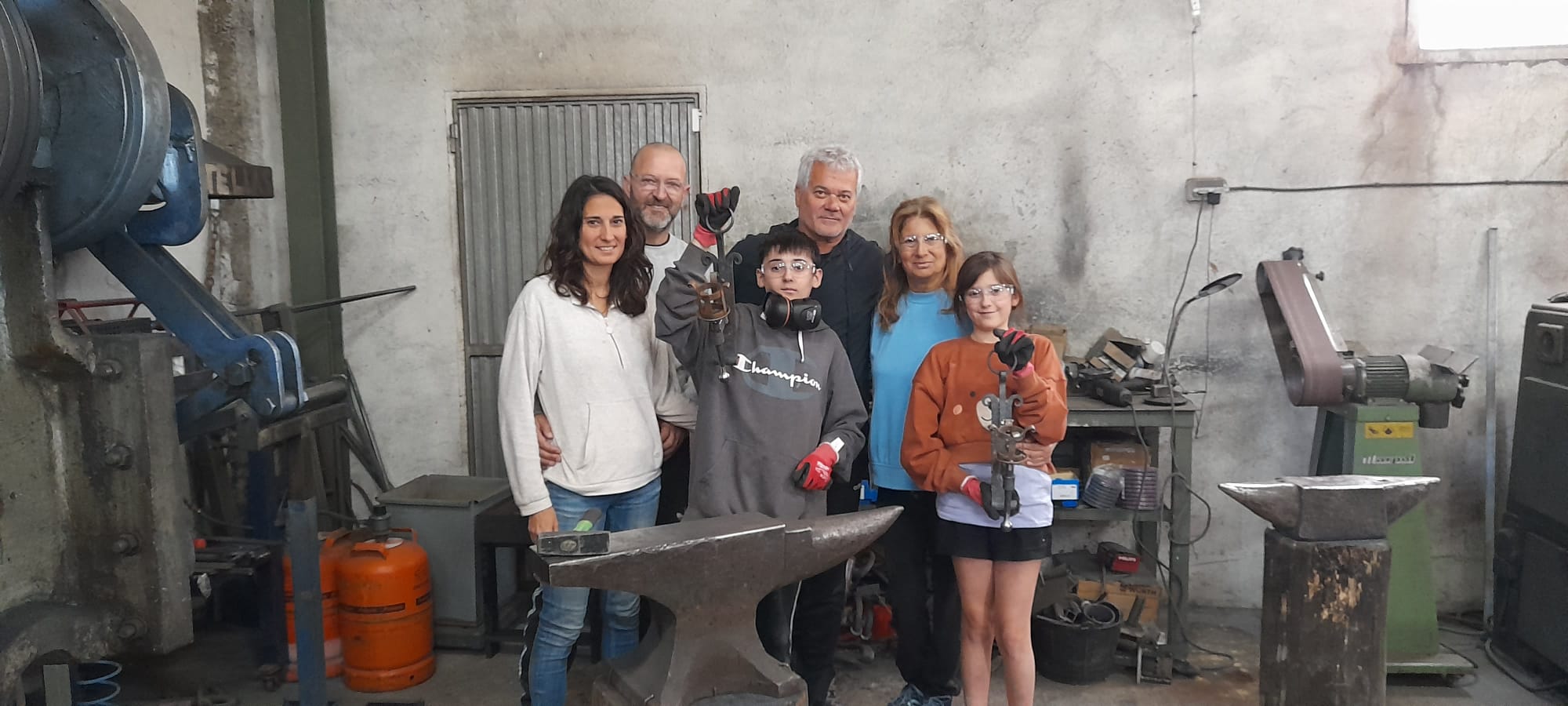 fotos de alumnos de la Masterclass de forja artística