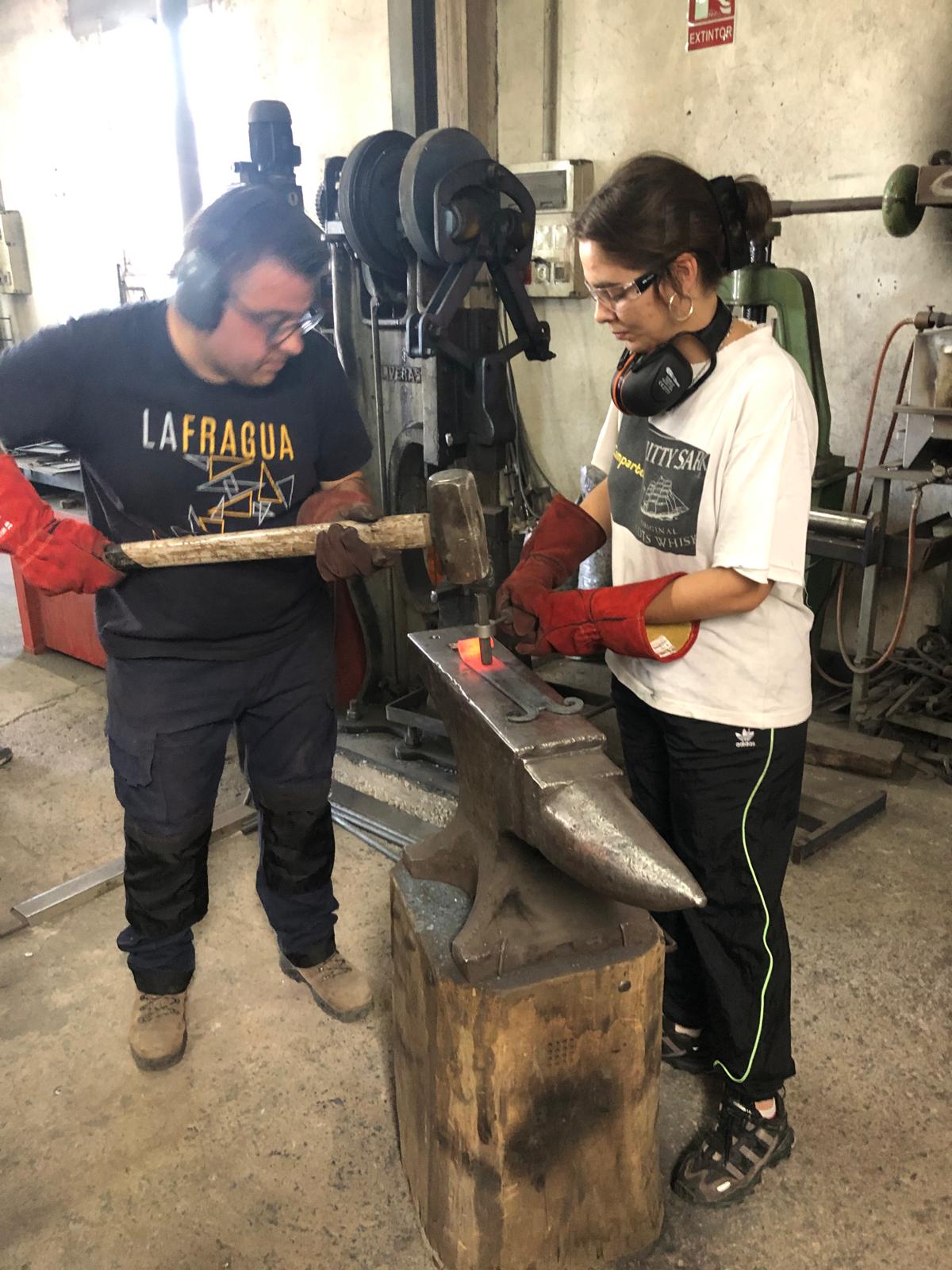 fotos de alumnos de la Masterclass de forja artística